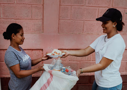 Runden Sie auf und spenden Sie für Buy Food with Plastic